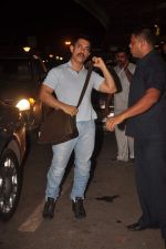 Aamir Khan snapped at airport on 27th Oct 2011 (6).JPG